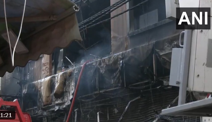 दिल्ली के पालम इलाके की इमारत में भयानक आग, 6 लोगों की  दर्दनाक मौत