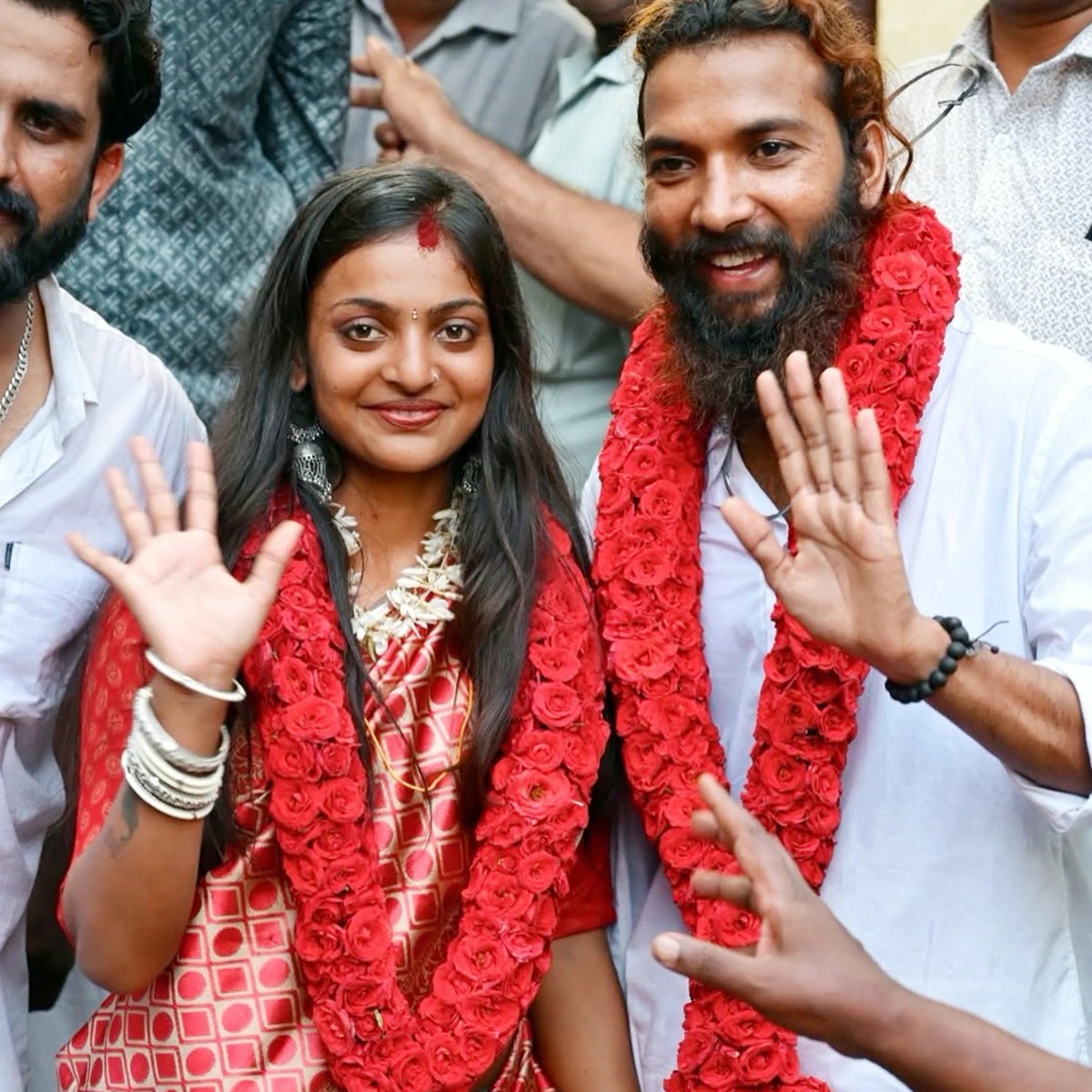 मोनालिसा ने फरमान से शादी के बाद परिवार पर लगाए आरोप, कहा- पिता अय्याश, मां पीती है शराब