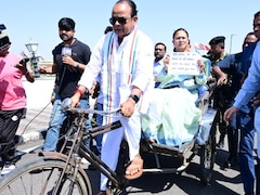 झारखंड के स्वास्थ्य मंत्री क्यों चलाने लगे रिक्शा? सवारी बनकर बैठीं कृषि मंत्री, जानें वजह