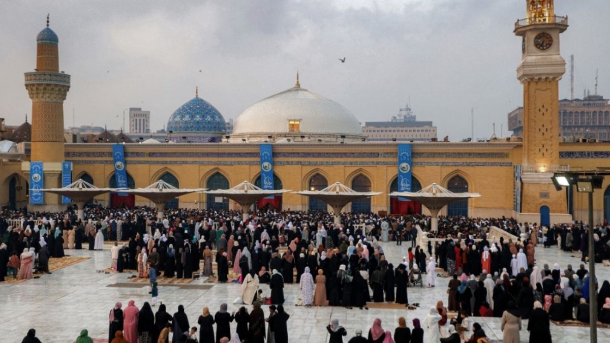 Eid ul-Fitr 2026 Live: ईद पर दिल्ली की जामा मस्जिद में उमड़ा सैलाब, जयपुर में हिंदुओं ने बरसाए फूल, पढ़ें ईद-उल-फितर पर हर शहर का अपडेट