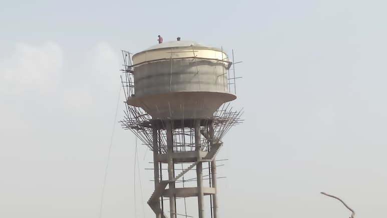 15 साल की लड़की, 17 का बॉयफ्रेंड... पानी की टंकी पर चढ़ शादी की करने लगी जिद, पुलिस ने मंगवा लिया सिंदूर और माला