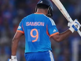 Ind vs NZ T20 WC फाइनल मैच में संजू सैमसन किसी और के इशारों पर मार रहे थे चौके-छक्के? वायरल हुआ वीडियो