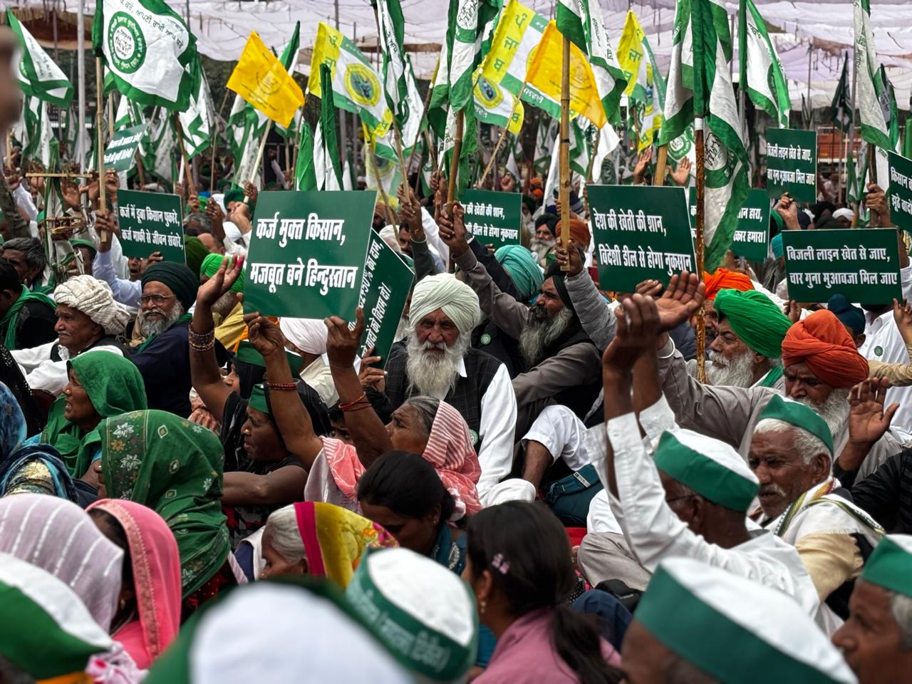 डील रद्द करो... भारत-US ट्रेड डील के खिलाफ दिल्ली में महापंचायत कर रहे किसानों की मांग