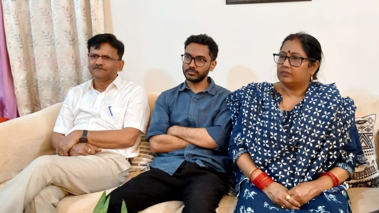 IITian Quits Startup Job, Studies From Home In Bihar, Secures AIR 102 In UPSC Exam