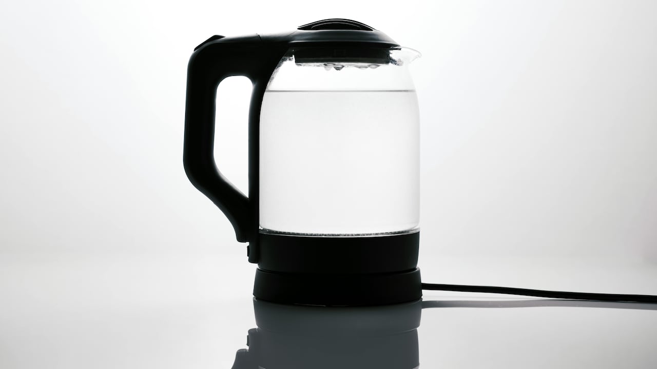Why New Kettles Smell Unpleasantly of Plastic And What You Can Do About It