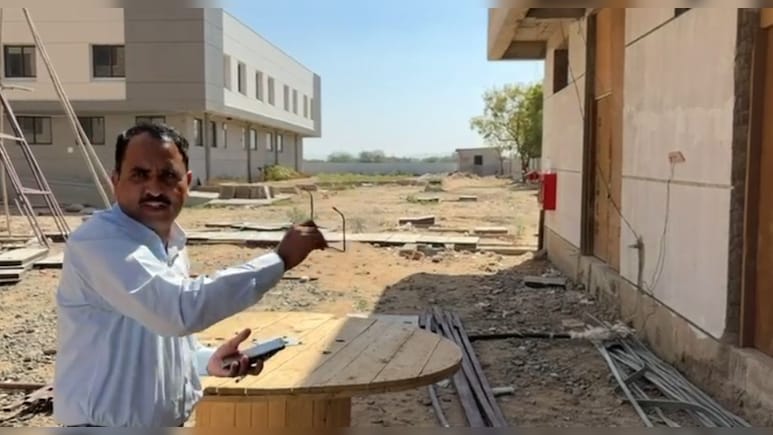 बन रहे अस्&zwj;पताल से 10 लाख की चोरी, वारदात सीसीटीवी कैमरे में कैद&nbsp;