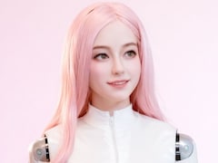 आंख मारके करे स्माइल, अदाएं देख इंसान भी शरमा जाए! ये है चीन की खूबसूरत रोबोट Moya, देखिए Video