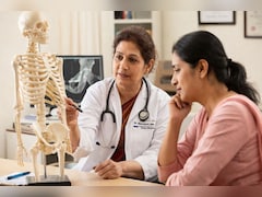 Women's Day: 30 की उम्र के बाद महिलाओं में कमजोर होने लगती हैं हड्डियां, Strong Bones के लिए डॉक्टर मीनाक्षी ने बताए 6 तरीके