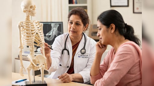 Women's Day: 30 की उम्र के बाद महिलाओं में कमजोर होने लगती हैं हड्डियां, Strong Bones के लिए डॉक्टर मीनाक्षी ने बताए 6 तरीके