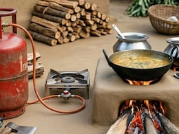 क्&zwj;या 14.2 किलो वाले सिलेंडर में अब 10 किलो गैस ही मिलेगी? सरकार ने बताया अफवाह, एक गुड न्&zwj;यूज भी दी