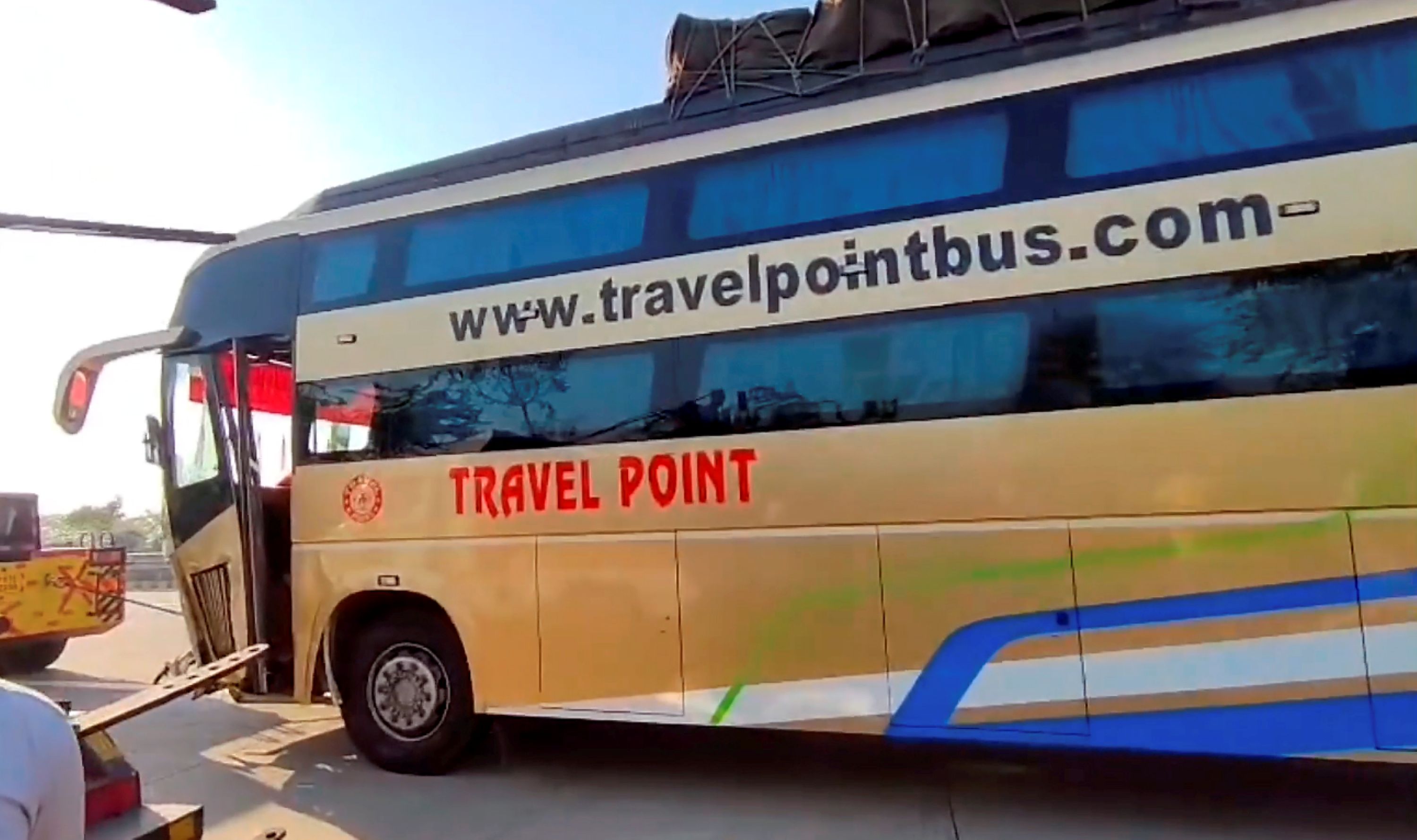 होली के मौके पर हाथरस में दर्दनाक हादसा, डबल डेकर स्लीपर बस की जोरदार टक्कर में 6 की मौत