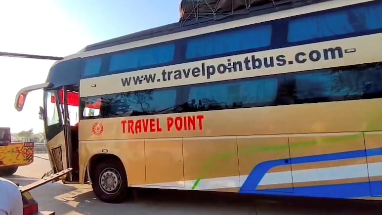 होली के मौके पर हाथरस में दर्दनाक हादसा, डबल डेकर स्लीपर बस की जोरदार टक्कर में 6 की मौत