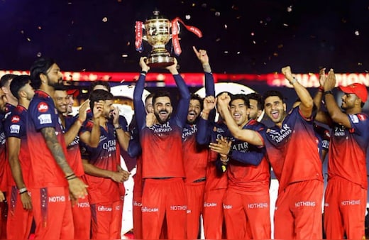 IPL 2026 Schedule: आरसीबी और एसआरएच के बीच खेला जाएगा पहला मुकाबला, पहले फेज का शेड्यूल हुआ जारी