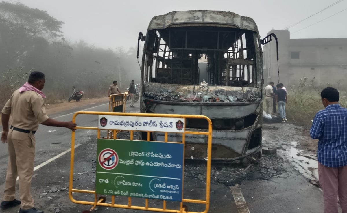 आंध्र प्रदेश के नेशनल हाईवे-26 पर बस में लगी आग, ओडिशा कांग्रेस विधायक समेत 42 यात्री बाल-बाल बचे
