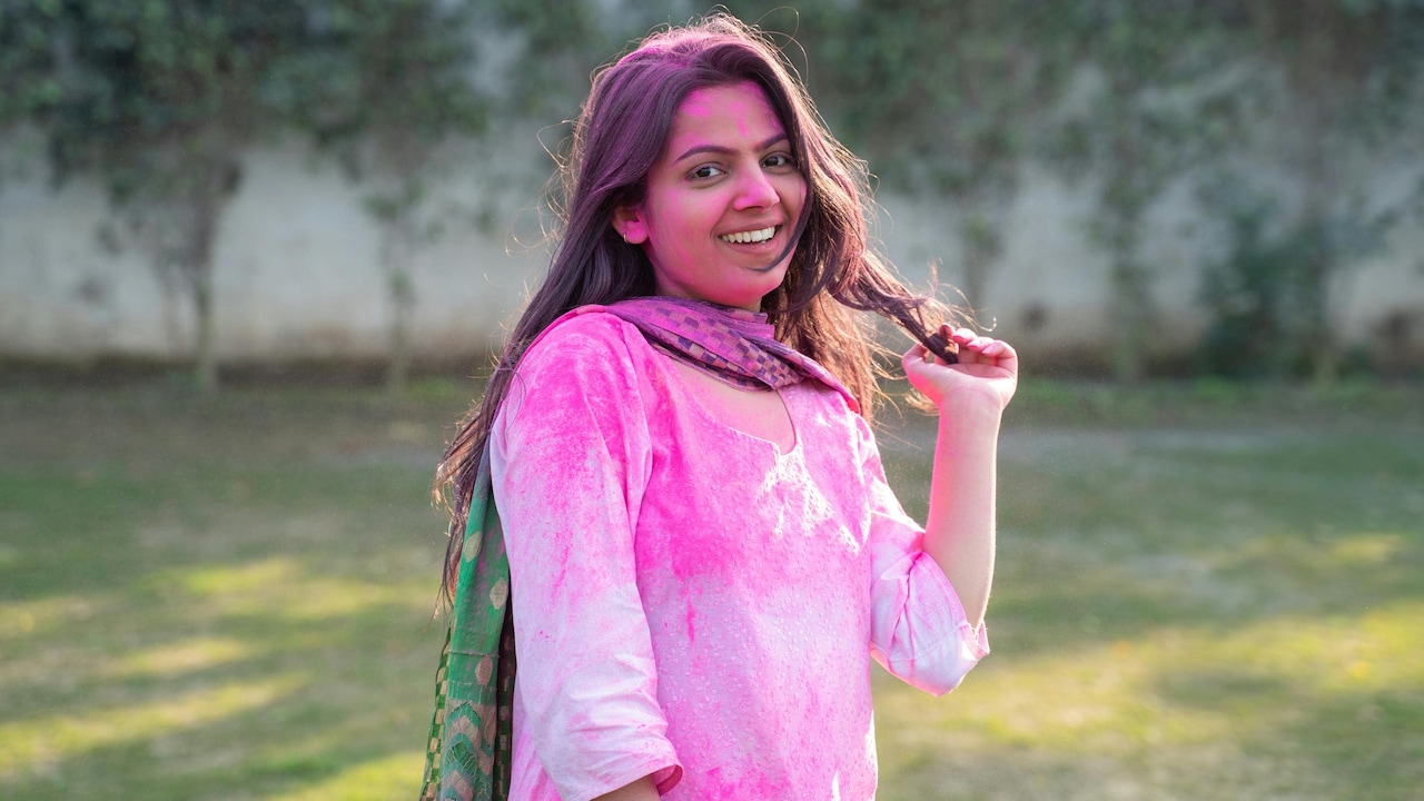 What tips every women must follow while going out to play Holi?