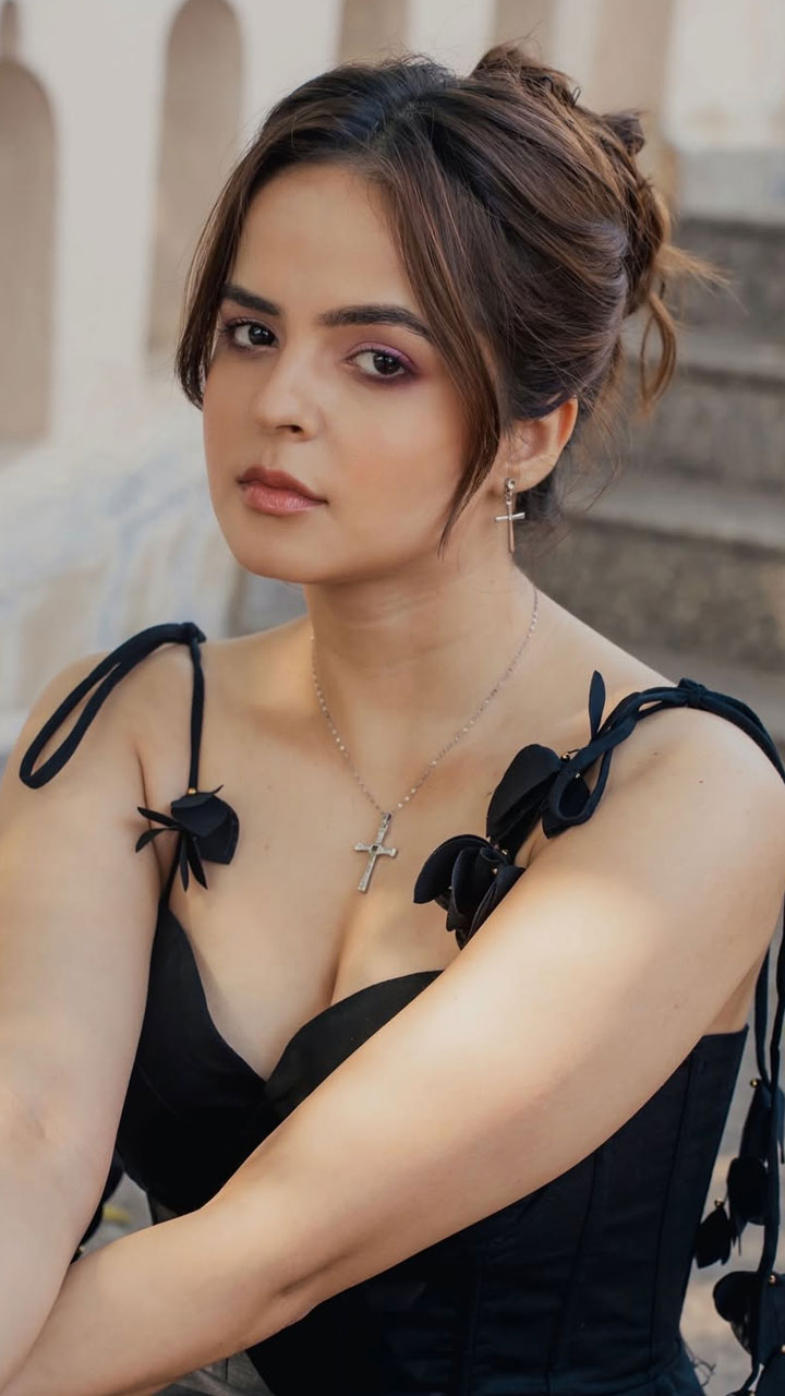 Palak Sindhwani Oozes Oomph in Chic Black Dress