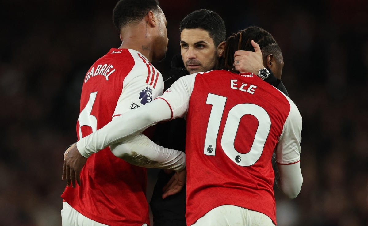 Arsenal Corner Chelsea Into Submission, Manchester United Climb To Third