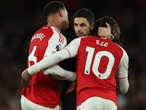 Arsenal Corner Chelsea Into Submission, Manchester United Climb To Third