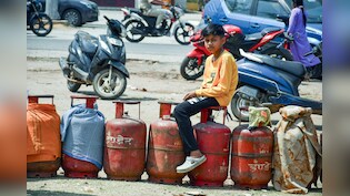 LPG की जमाखोरी-कालाबाजारी पर सरकार सख्त,  सरकार ने कैसे पकड़े 15,000 'छिपे' हुए सिलेंडर, 10 बड़ी बातें