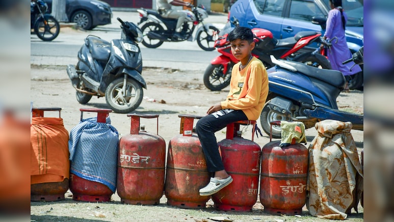 LPG की जमाखोरी-कालाबाजारी पर सरकार सख्त,  सरकार ने कैसे पकड़े 15,000 'छिपे' हुए सिलेंडर, 10 बड़ी बातें