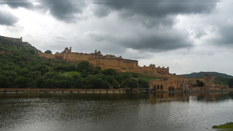 Weather Alert: राजस्&zwj;थान में पश्&zwj;च&zwj;िमी व&zwj;िक्षोभ एक्&zwj;ट&zwj;िव, आंधी बार&zwj;िश की संभावना; गर्मी से म&zwj;िलेगी राहत&nbsp;