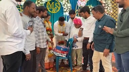 VIDEO: "गॅस संपला तर काळजी नको", लग्नात नवरा-नवरीला दिलं 'असं' गिफ्ट, वऱ्हाडी मंडळी कोमात