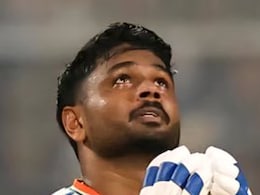 Suryakumar Yadav ने कभी उड़ाया था मजाक! अब Sanju Samson ने बनाया बड़ा रिकॉर्ड तो गदगद हुए सेलेब्स