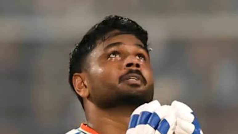 IND VS WI: सूर्यकुमार यादव ने कभी उड़ाया था मजाक! अब संजू सैमसन ने बनाया बड़ा रिकॉर्ड तो गदगद हुए सेलेब्स&nbsp;