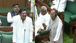 CG Assembly: अफीम पर सदन में हंगामा, BJP बोली- कांग्रेस के संरक्षण में हो रही थी खेती, विरोध में बेल में गए 29 विपक्षी MLA निलंबित