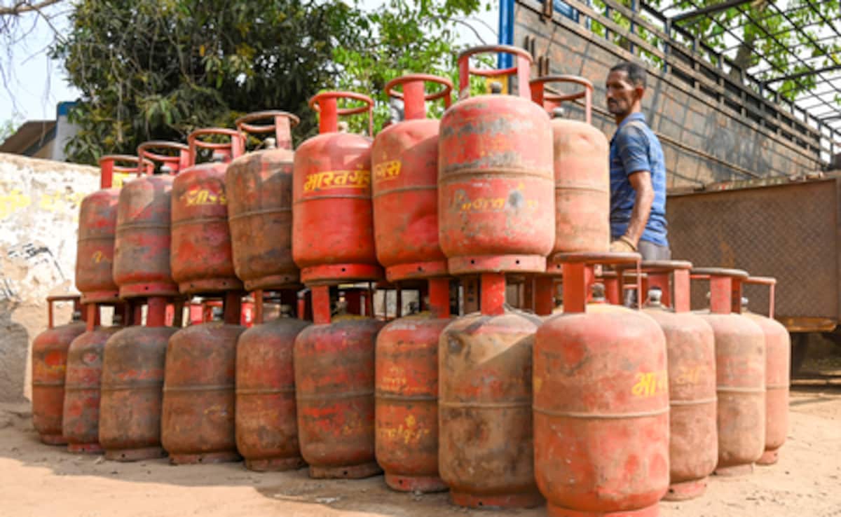 छत्तीसगढ़ में एलपीजी की जमाखोरी पर बड़ा एक्शन, 102 जगहों पर छापे में 741 सिलेंडर जब्त