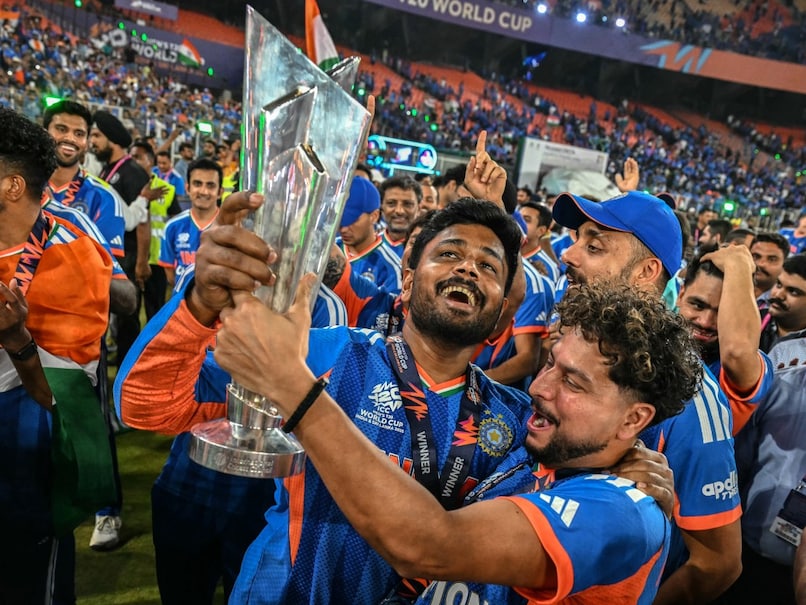 Suryakumar Yadav Reveals Chat With Sanju Samson When He Was Dropped During T20 World Cup