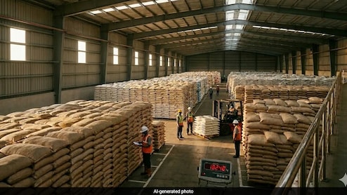 मिडिल ईस्&zwj;ट संकट के बीच मोदी सरकार ने दिलाया भरोसा, कहा- देश में जरूरी उर्वरक का पूरा स्टॉक मौजूद