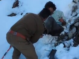 ट्रैकिंग का शौक जान पर पड़ा भारी! पुलिसकर्मी मौके पर ना होता तो युवक जान से हाथ धो बैठता