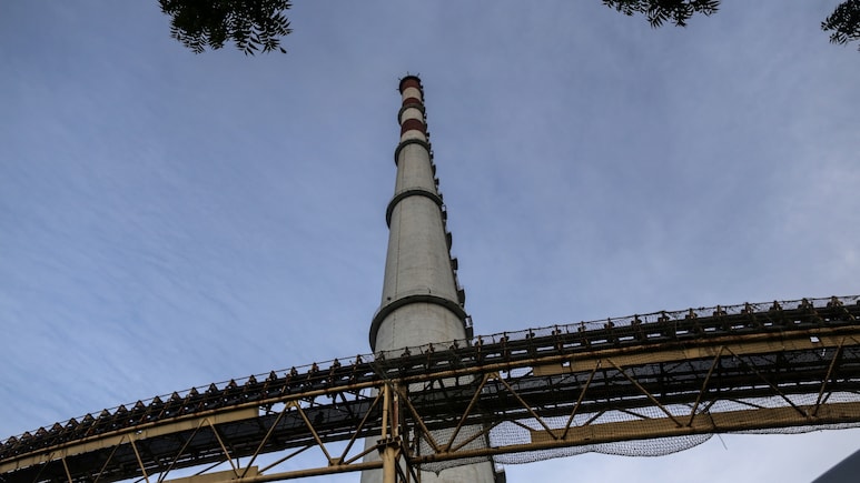 India Sees Power Use Surging To Record, Adding To Energy Crisis