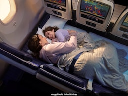 अब फ्लाइट में मिलेगा घर जैसा आराम, United Airlines की सोफा बनने वाली सीट ने उड़ान का खेल बदल दिया, जानिए पूरा सिस्टम