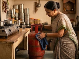 युद्धामुळे गॅस मिळणे कठीण होणार! तुमच्या सिलिंडरमध्ये किती गॅस आहे? ही ट्रिक वापरून घरच्या घरी करा खात्री