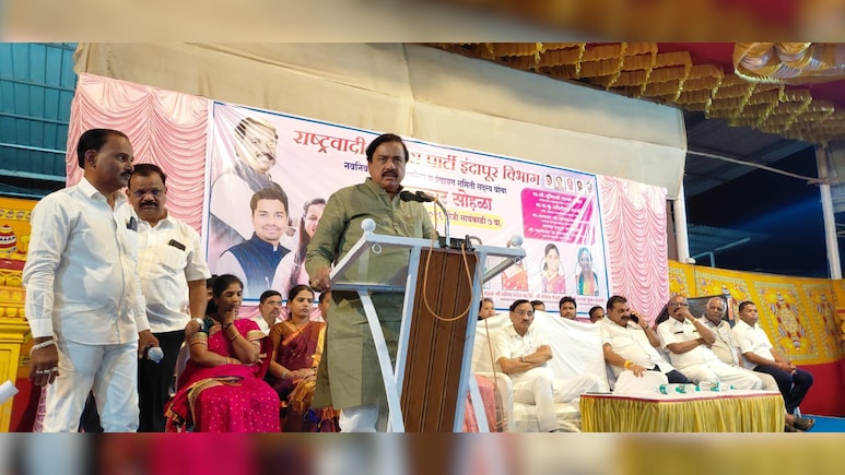 रायगढ़ में NCP के बैनर से कैसे गायब सुनेत्रा और अजित पवार की फोटो, कहीं ये पार्टी के अंदर कुछ खींचतान तो नहीं?&nbsp;