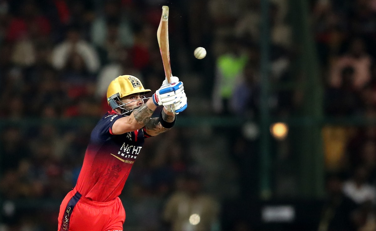 Virat Kohlis Act "Quite Bizarre": R Ashwin Reveals Candid Chat With RCB Stalwart