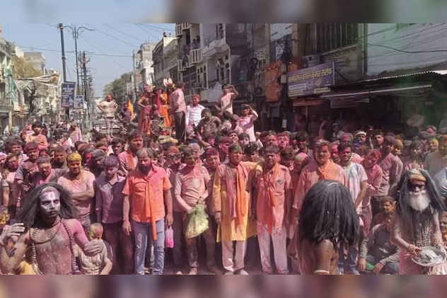 घोड़ों पर बैठे होली के मतवालों घोड़ों पर बैठे होली के मतवालों