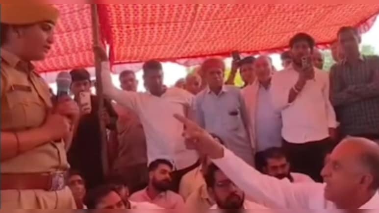 "हम सीमा लांघ गए तो कब तक अध&zwj;िकारी रहोगे", &nbsp;फुलेरा व&zwj;िधायक और महिला SHO में नोक-झोंक&nbsp;