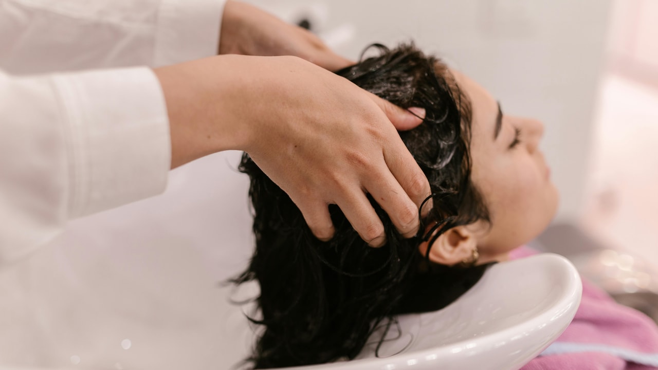 Top Scalp Scrubs For Dandruff, Oil And Product Build-Up Removal