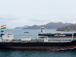 स्ट्रेट ऑफ होर्मुज में फंसे हैं 22 भारतीय झंडे वाले कार्गो जहाज, सभी 611 नाविक सुरक्षित: शिपिंग मंत्रालय