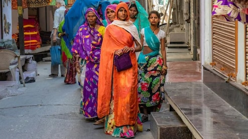 Women's Day 2026: महिलाओं की सुरक्षा के लिए भारत में क्या-क्या इंतजाम? रेल से लेकर कैब तक ये खास पहल जानिए