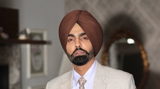 दुबई में फंसी सिंगर की 6 साल की बेटी का दिल चीरने वाला मैसेज, पापा आप परेशान मत हो कुछ हुआ तो मैं...