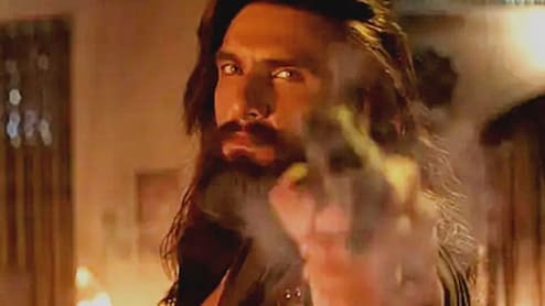 धुरंधर 2 को विदेशों में बताया जा रहा 'खराब',  कोई वीडियो गेम से कर रहा तुलना तो कोई कह रहा भयानक फिल्म