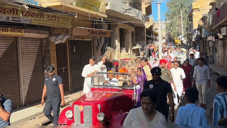 150 साल बाद बाहर निकाली दादा गुरुदेव महाराज की पवित्र चादर, 1.08 करोड़ भक्त पूरे विश्व में कर रहे इकतीसे का पाठ