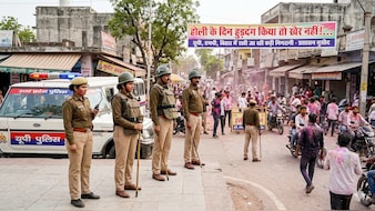 होली के दिन हुड़दंग किया तो खैर नहीं...यूपी, एमपी, बिहार में रखी जा रही कड़ी निगरानी