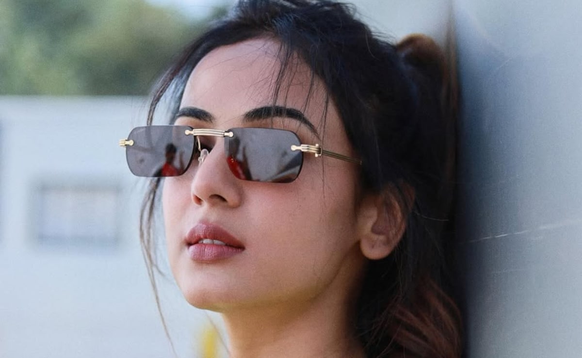 दुबई से भारत लौटीं जन्नत एक्ट्रेस सोनल चौहान, सोशल मीडिया पर लिखी डरावनी रातों की सच्चाई