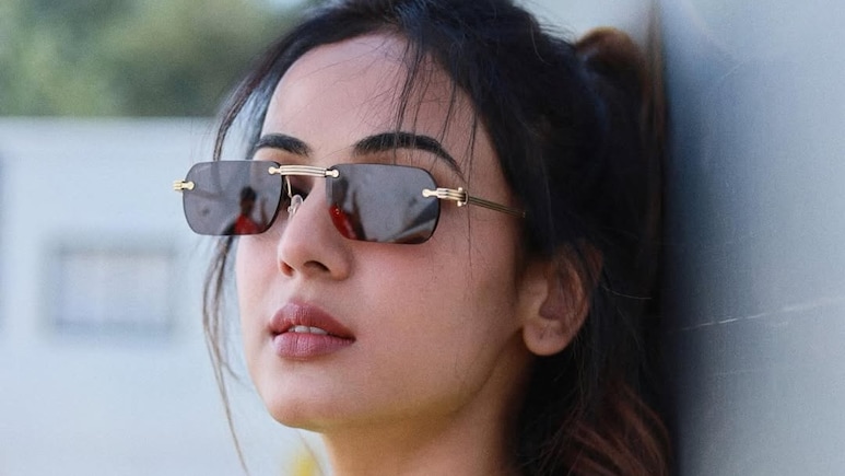 दुबई से भारत लौटीं जन्नत एक्ट्रेस सोनल चौहान, सोशल मीडिया पर लिखी डरावनी रातों की सच्चाई