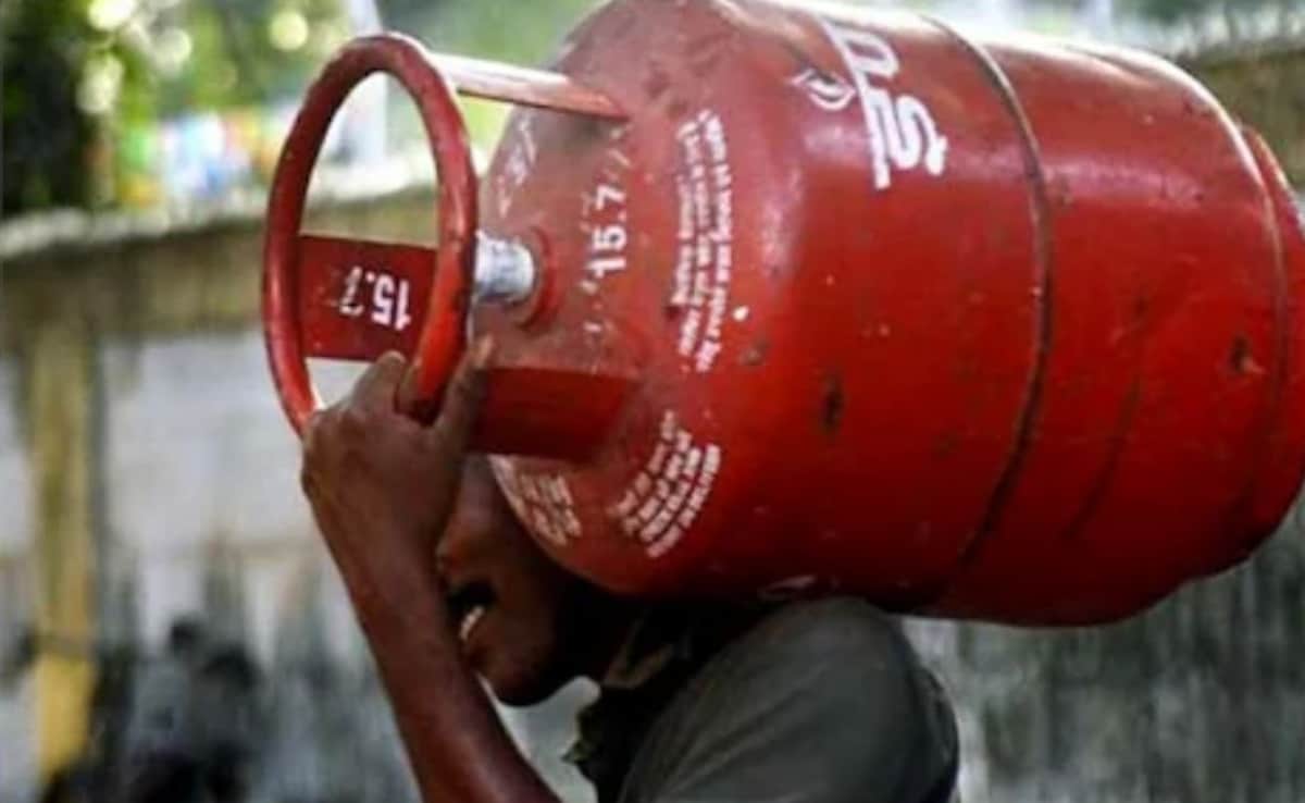 LPG Price Today: गैस संकट के बीच दिल्ली से लेकर मुंबई तक आज क्या हैं LPG सिलेंडर के दाम? फटाफट करें चेक